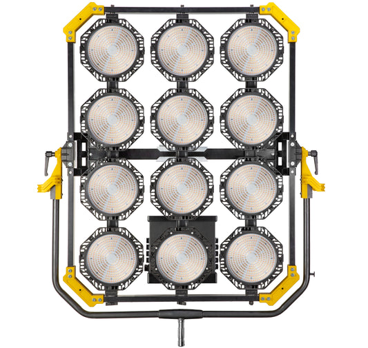 Foco LED bicolor Lightstar LUXED-12 (2160 W), radio de luz y balastro independiente